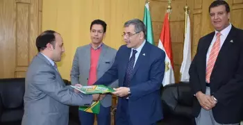 تسليم عقود 4 مِنح في الصين لأعضاء هيئة التدريس بجامعة بنها