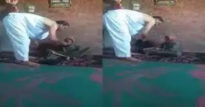 شاب يعتدي على أمه بالضرب.. (فيديو)