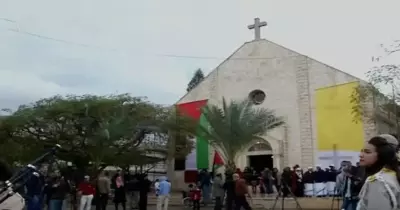 ما هي الكنيسة المعمدانية التابع لها مستشفى الأهلي؟