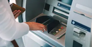 النواب يطالب بتنفيذ 5 إجراءات لعدم تكرار أزمة ماكينات الـ ATM بالأعياد