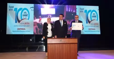 وزير التعليم العالي يدشن طابع بريدي لمرور 100 عام على إنشاء معهد علوم البحار