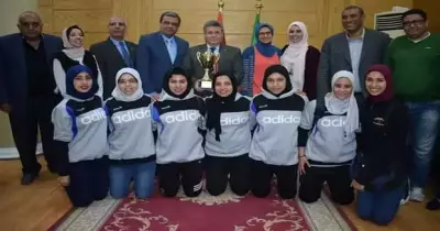 رئيس جامعة بنها يكرم الطالبات لفوزهم بـ«أوليمبياد الفتاة الجامعية»