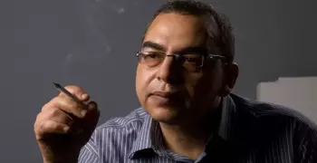 وفاة الكاتب أحمد خالد توفيق