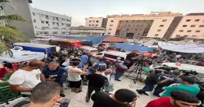 قصف مدخل مستشفى الشفاء بغزة وقافلة إسعاف كانت تقل الجرحى لمعبر رفح.. (فيديو)