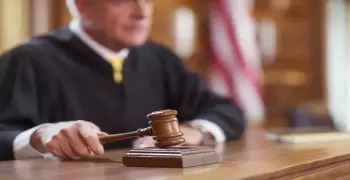 رئيس المحكمة حول الجلسة لخطبة وحلقة شعر.. تعرف على التفاصيل