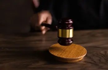 لفبركة صور بالذكاء الاصطناعي.. الحبس سنه مع الشغل لشاب بتهمة ابتزاز قريبة له في دمنهور