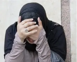 القبض على سيدة لاستغلال طفلها في التسول بالجيزة