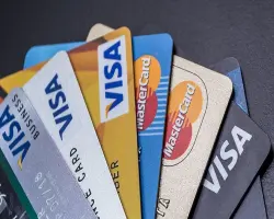 البنك المركزي يحذر المواطنين.. لا تسلم الفيزا لأي شخص عند ماكينات ATM