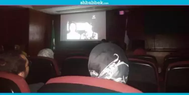  «الباب المفتوح».. عرض سينيمائي بـ«سياسة واقتصاد القاهرة» (صور) 