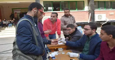 طلاب الجمعية العلمية بكلية طب سوهاج يحتفلون باليوم العالمي للسكر