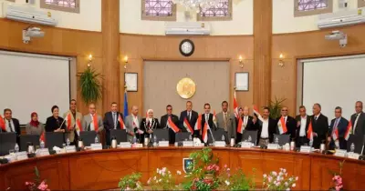 مجلس جامعة قناة السويس يحتفل بانتهاء الانتخابات