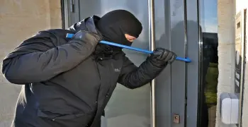 غدر الصحاب.. القبض على شخص لسرقة متعلقات أصدقائه من سكن للطلاب ببني سويف