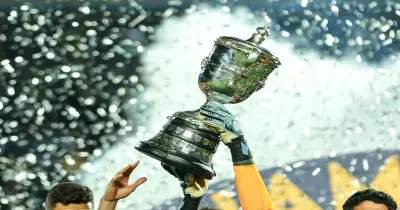 كوميديا سوداء.. اتحاد الكرة يهدي بيراميدز ميدالية الكرة النسائية بدلا من كأس مصر