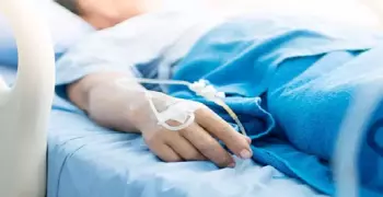 شاهد دودة تتراقص بجوار كبد رجل تناول الجرجير دون غسله