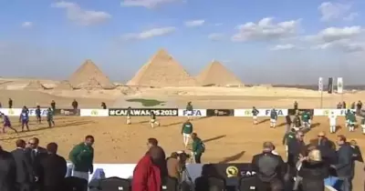 مباراة أساطير العالم في سفح الهرم