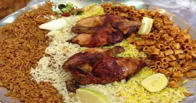 عروض مطعم بيت الشواية اليوم الوطني 96.. صينية دجاج عائلية بكام؟