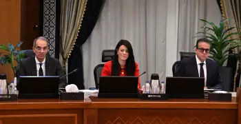 مد خدمة أعضاء المهن الطبية لمواجهة احتياجات القطاع الصحي