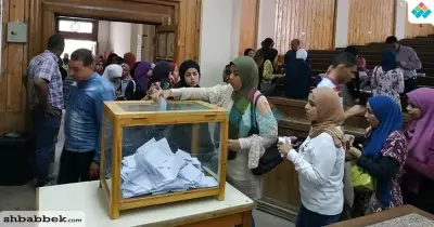 إقبال كبير على انتخابات الفرقة الثانية بكلية تجارة القاهرة وهدوء في باقي اللجان