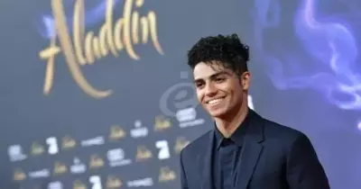 صور مينا مسعود في الأهرامات وتفاصيل فيلمه باللهجة المصرية