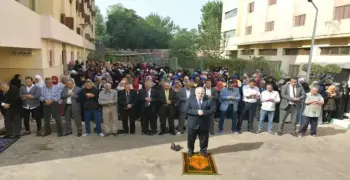 رئيس جامعة القاهرة يصلي الغائب على طالبة سقطت من شرفة غرفتها بالمدينة (صور)