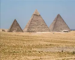 تفاصيل ظهور مجسم غريب في الأهرامات.. ماذا يحدث؟