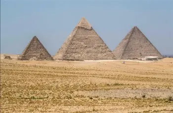 تفاصيل ظهور مجسم غريب في الأهرامات.. ماذا يحدث؟