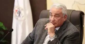 القضاء يلغي عقوبة حبس نقيب المحامين سامح عاشور