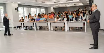 الرئيس التنفيذي لجامعة «كينجز لندن» يزور جامعة نيو جيزة (صور)