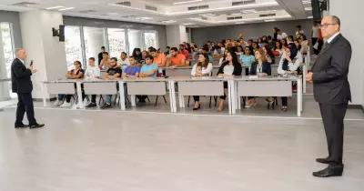 الرئيس التنفيذي لجامعة «كينجز لندن» يزور جامعة نيو جيزة (صور)