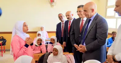 وزير التربية والتعليم في مرمى الانتقاد من السودانيين بسبب زيارة مدارس حلايب وشلاتين