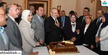عمداء جامعة القاهرة يحتفلون بعيد ميلاد «الخشت»