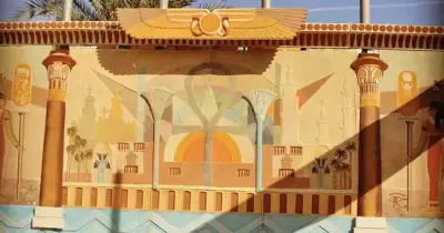 طلاب جامعة أسيوط يصممون «جدارية» بطول 8 متر