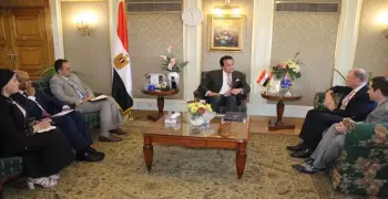 وزير التعليم العالي يبحث التعان العلمي مع سفير أستراليا بالقاهرة