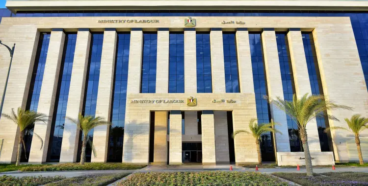  تحقيق عاجل في واقعة وفاة رضيعة على ذراع أمها داخل شركة النسيج 
