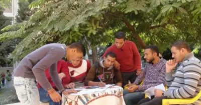 صور| طلاب جامعة المنيا يتوافدون على سحب استمارات الترشح لاتحاد الطلاب