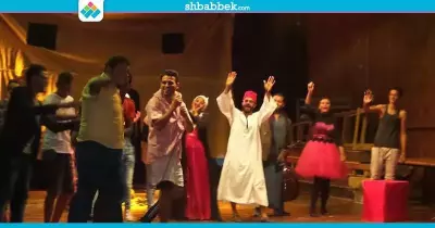 بالصور.. «come back جدو».. عرض مسرحي لفريق جوالة «حقوق القاهرة»
