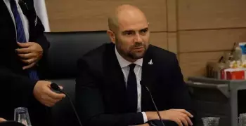 إسرائيل تعين وزيرا للقضاء مثلي الجنس