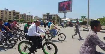 رئيس جامعة الفيوم يشارك في فعاليات اليوم الرياضي