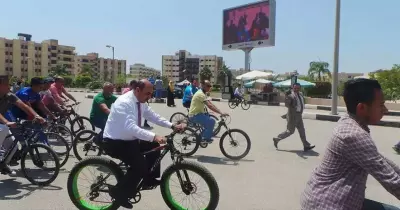 رئيس جامعة الفيوم يشارك في فعاليات اليوم الرياضي