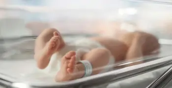 علاقة غير شرعية بين فتاة وخطيبها.. تفاصيل العثور على رضيعة أعلى محطة قطارات في المنوفية