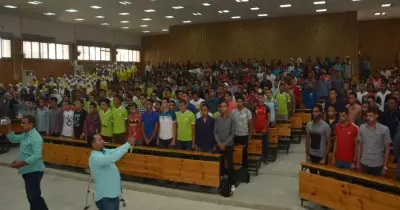 هتافات «تحيا مصر» ودقيقة حداد.. كليات جامعة أسيوط تتضامن مع ضحايا حادث الواحات