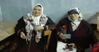 أسرة «power team» توزع ورود على الأمهات في جامعة المنصورة