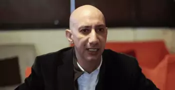 أيمن الكاشف يفوز بجائزة أفضل معلق رياضي في 2019