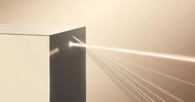 عند انتقال الضوء من الزجاج إلى الماء فإنه ينحرف مبتعداً عن العمود المقام صواب خطأ