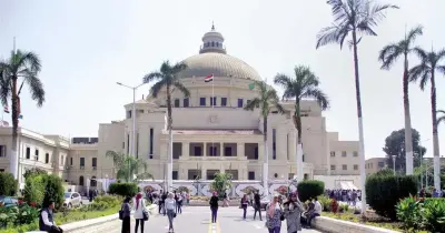 رئيس جامعة القاهرة يرد على أزمة حرمان طلبة تجارة إنجليزي الامتحان بسبب المصاريف