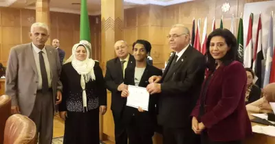 التعليم تكرم الطلاب الفائزين بمسابقة التحدث باللغة العربية الفصحى (صور)