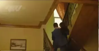 فيديو سقوط وسام حنا وهو يحمل كارين رزق الله.. مشهد كاد يودي بحياتهما