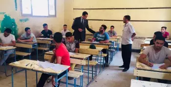 إجراءات صارمة من نائب وزير التربية والتعليم أثناء تفقده لجان امتحانات الدبلومات