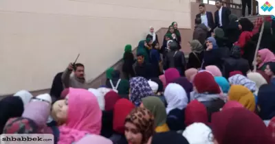تدافع بين الطلاب والأمن لحضور ندوة الفنان محمد صبحي بجامعة المنصورة