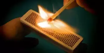 زوجة تحرق زوجها بسبب قطع الإنترنت عن المنزل